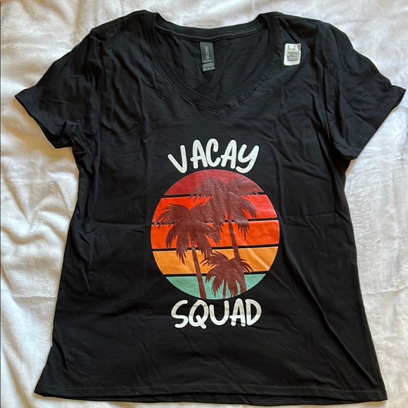 Gildan Tops - Gildan Black 'Vacay Squad' Short Sleeve Tee